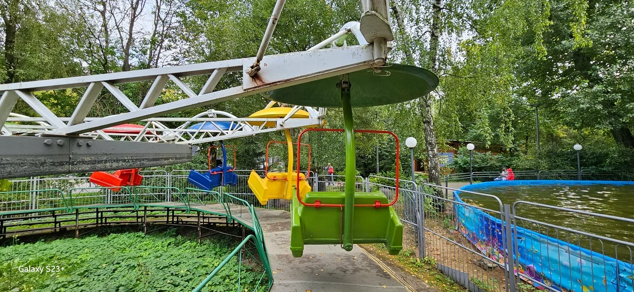 Фото Парк аттракционов в Лианозовском парке - развлечение в Москве | Досугатор